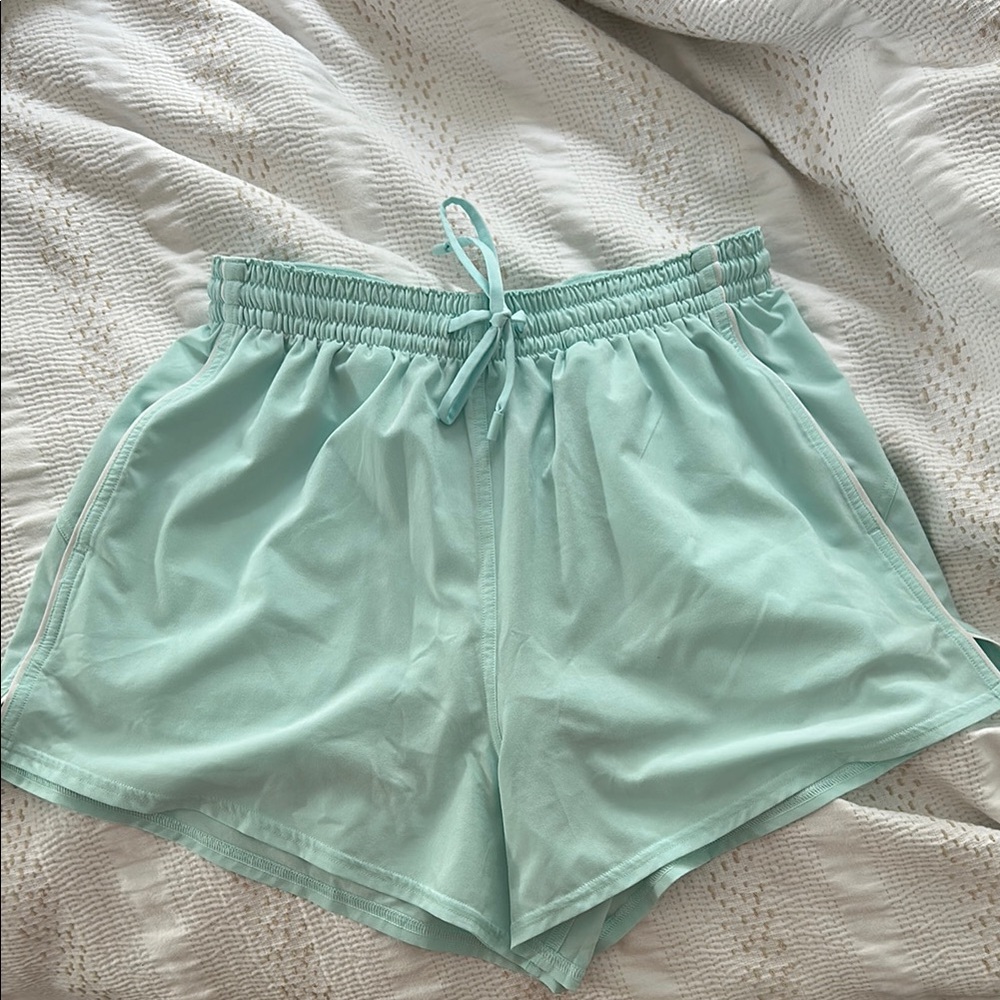 Lululemon court rival shorts